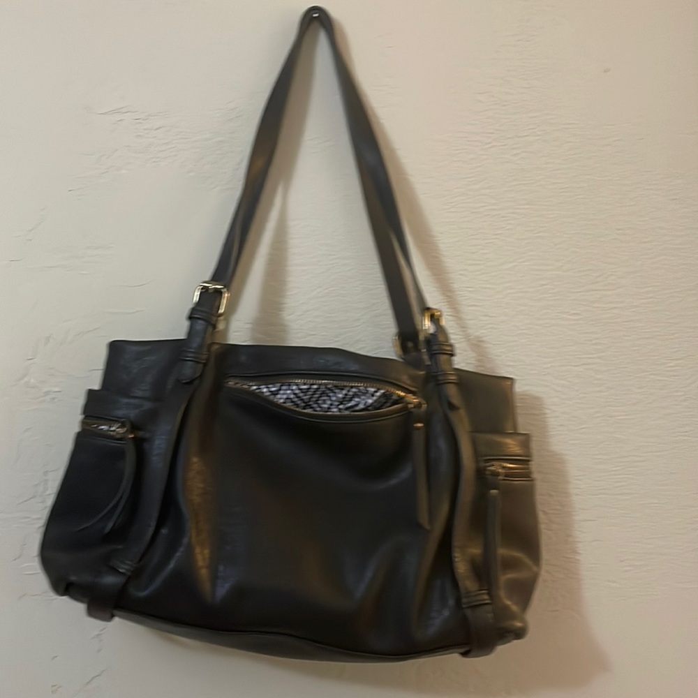 Hand bag with lots of inner zipped pockets